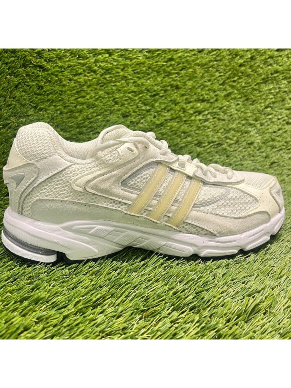 Adidas Response CL Low Womens Size 7.5 White Silver Athletic Shoes Sneakers